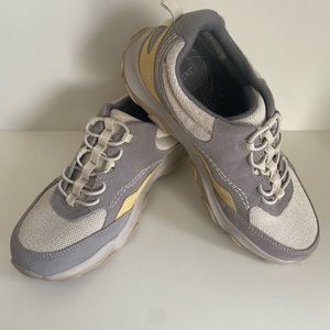 NEW Earth Origins Tierney Trail Hiking Sneakers